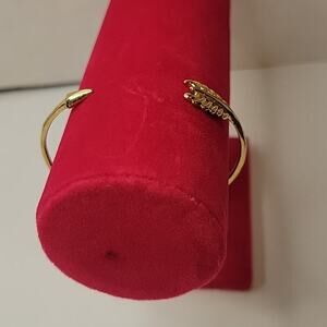 Stella & Dot Arrow Cuff Modest Dainty Feminine Southwestern Gold Tone Bracelet